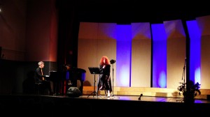 Vita Mavrič med nastopom